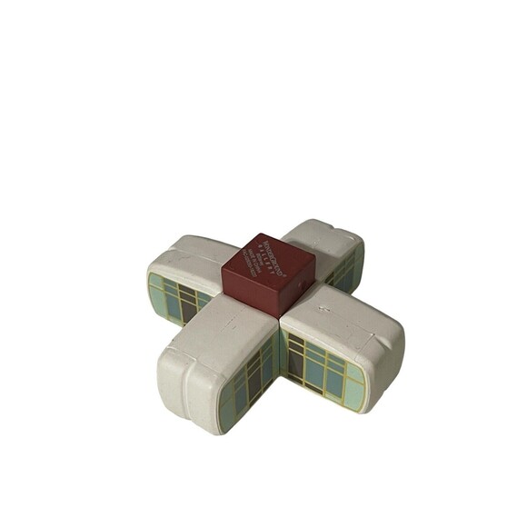 Disney Parks Kingdom of Cute Series 2 Vinylmation House Of The Future RARE 2018 - Picture 1 of 8